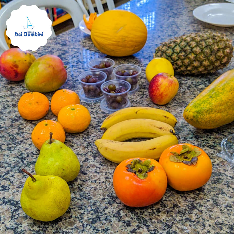 Atividade sensorial com frutas